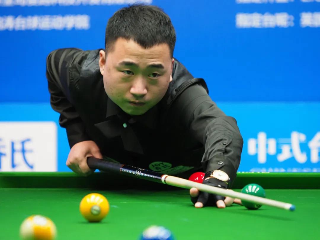 她父亲在公 她父亲在公